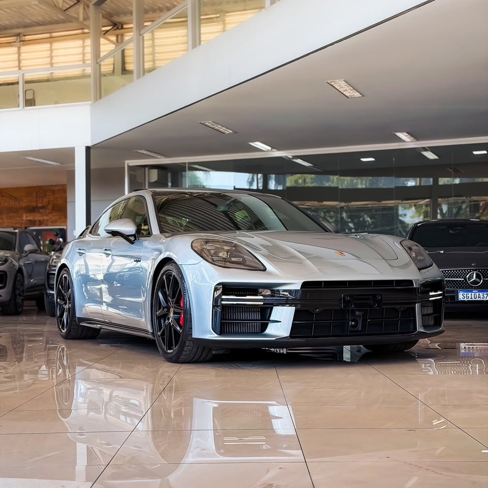 Porsche Panamera no showroom Óptima